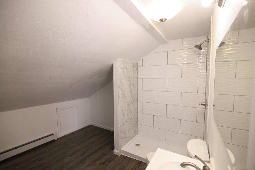Master Bath - 635 Elm Ave