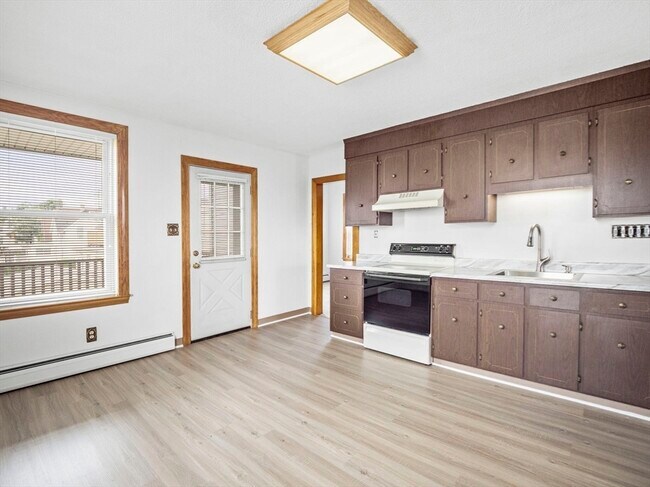 Building Photo - 69 Stowers St