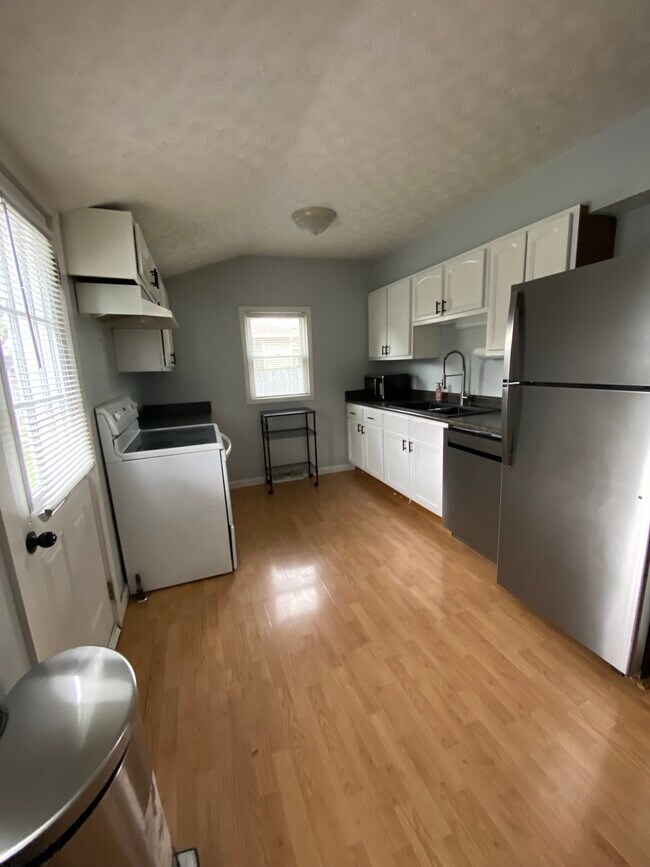 Kitchen - 254 Oak St