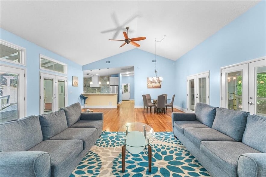 Building Photo - 6567 Tahiti Way