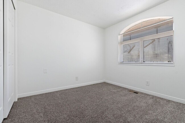 Building Photo - 443 Dorothea Way