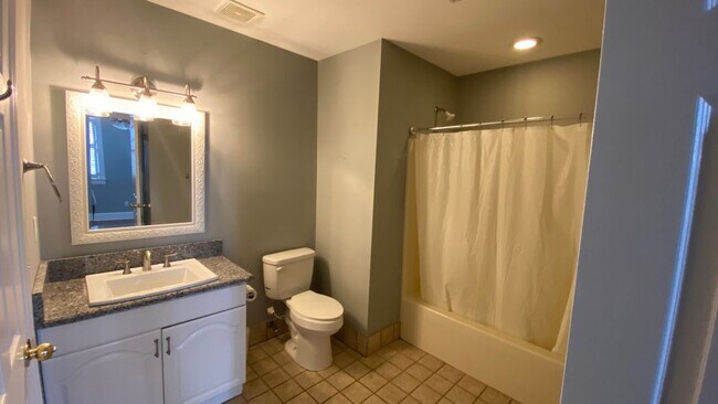 Building Photo - 3 Bedroom 2.5 Bath House in Radcliffeborough - Downtown Charleston