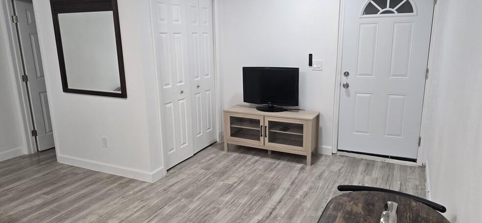 Building Photo - 551 Albatross Dr