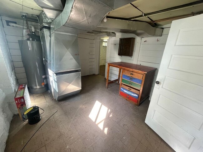 Building Photo - 414 N 19th Ave E