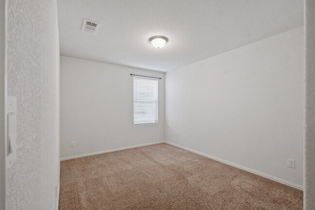 Building Photo - 6910 Kate Reed Dr