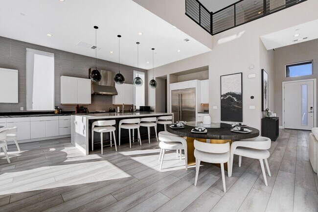 Building Photo - Mesa Ridge Luxury Oasis Feathertop