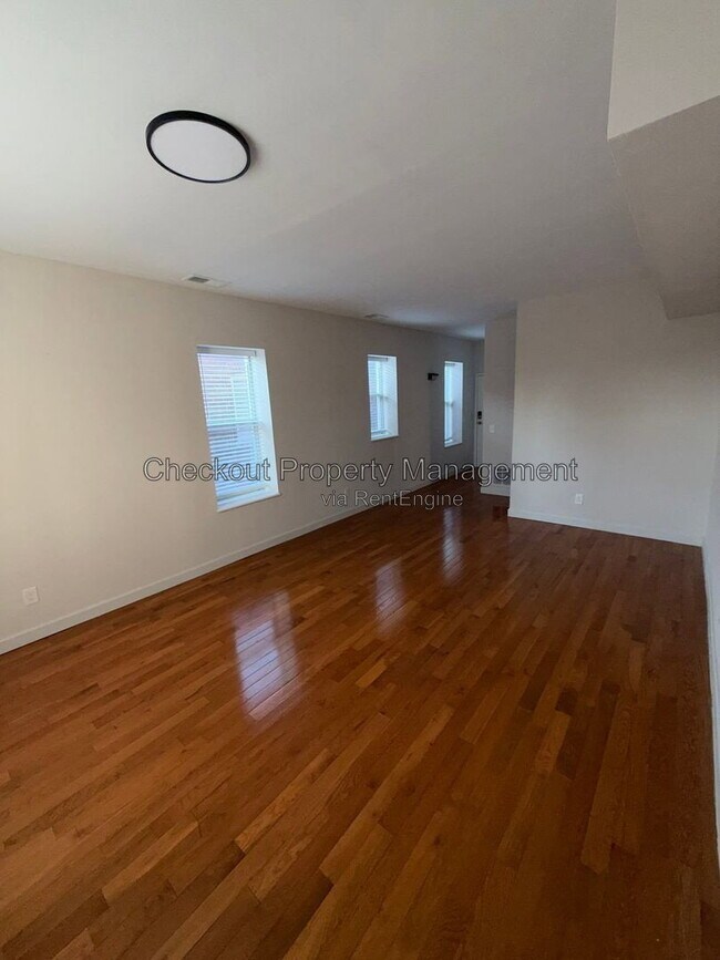 Building Photo - 5531 Pershing Ave