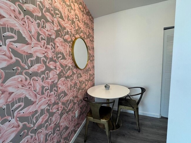 Building Photo - 810 7th St