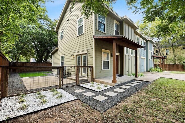 Building Photo - 3207 Holton St