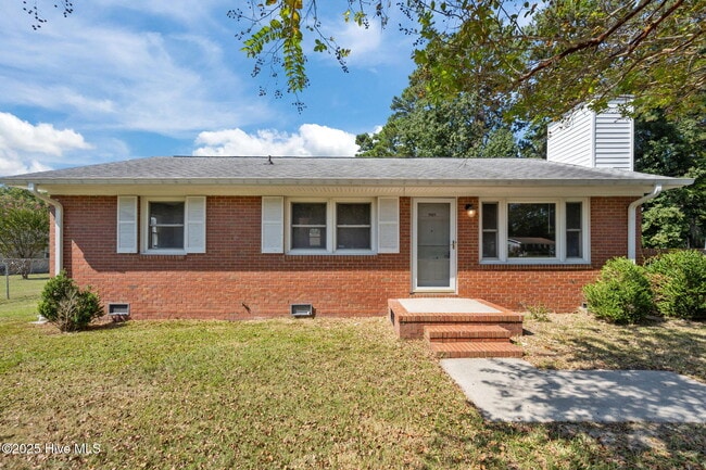 Building Photo - 2503 Country Club Rd