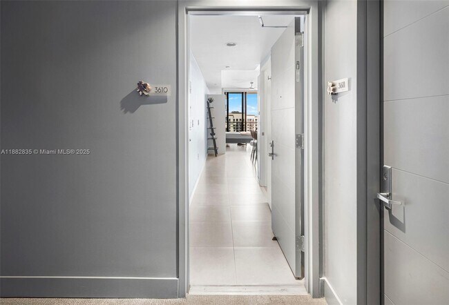 Building Photo - 1010 Brickell Ave