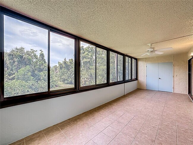 Building Photo - 434 Palm Tree Dr