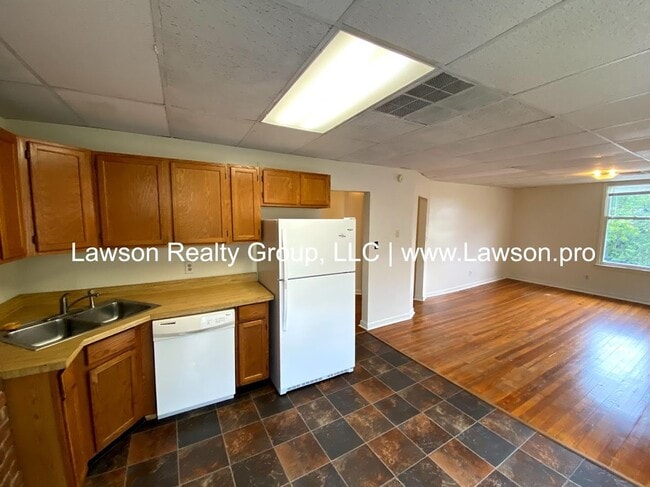 Building Photo - 1415 Clarke Ave SW