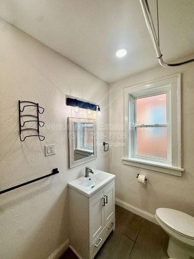 Building Photo - 1020 Claytonia Terrace