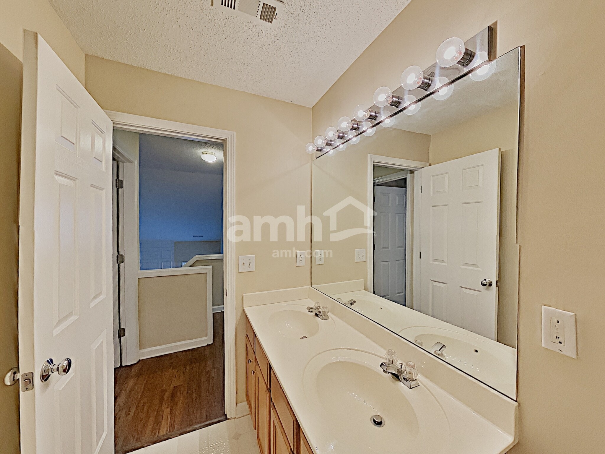 Building Photo - 2208 Sprucewood Dr NW