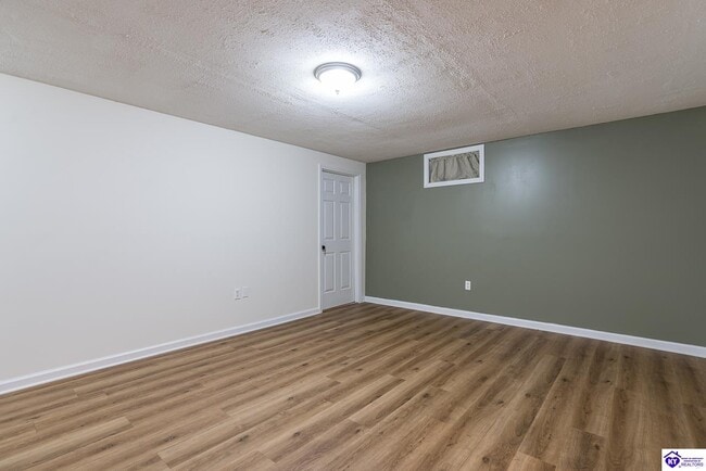 Building Photo - 119 Charlotte Cir