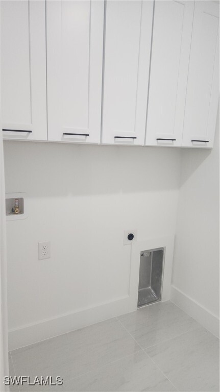 Building Photo - 915 Panda Dr