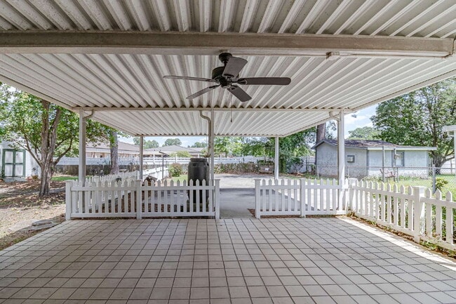 Building Photo - SPACIOUS Brick Home in Goldsboro (Wayne Memorial Drive area)