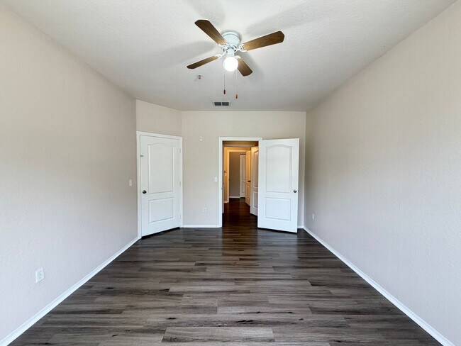 Building Photo - Awesome apartment at Grand Reserve at Kirkman!