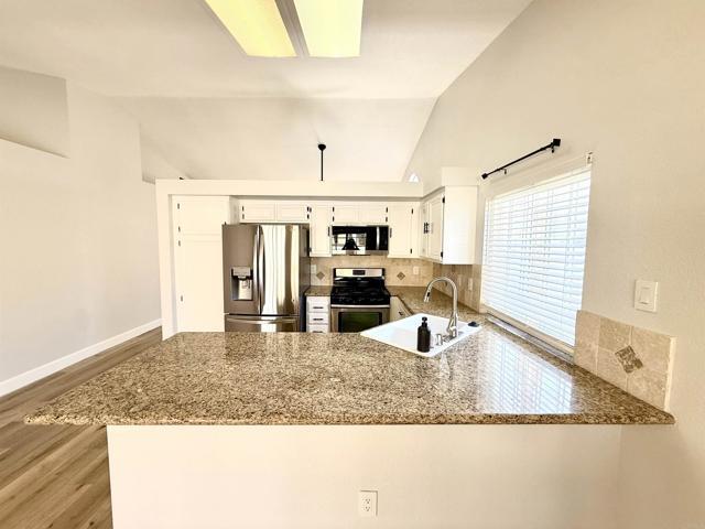 Building Photo - 24399 Oakridge Cir