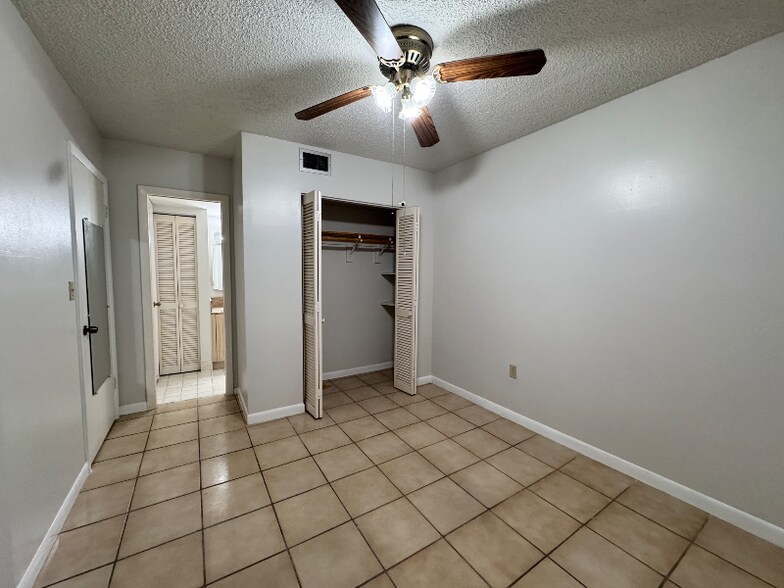 Building Photo - 995 SW 84th Ave