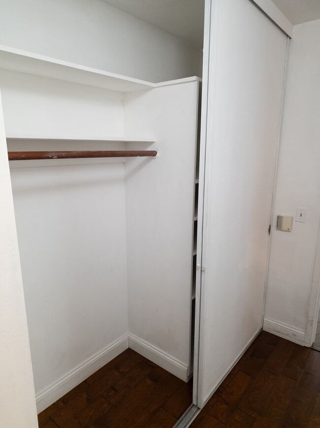Building Photo - Spacious One Bedroom Condo Close to Piedmo...