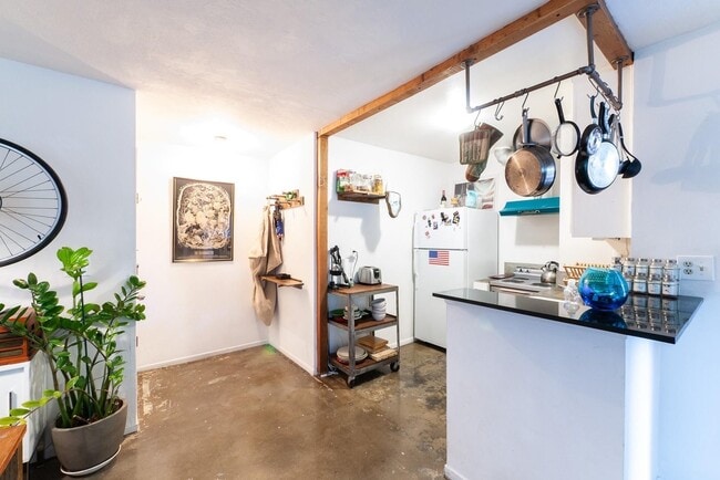 Building Photo - 256 S La Fayette Park Pl