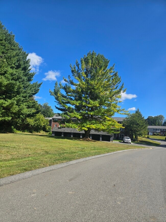 Building Photo - 17 Old Farms Ln