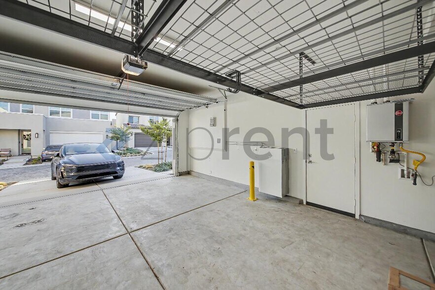 Building Photo - Unit