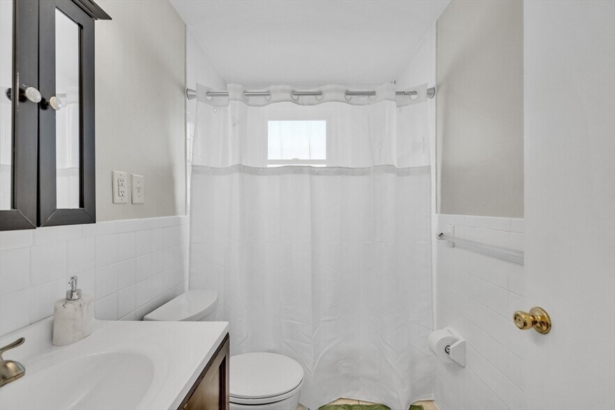 Building Photo - 76 Dunboy St