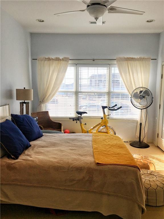 Building Photo - 118 Bay St