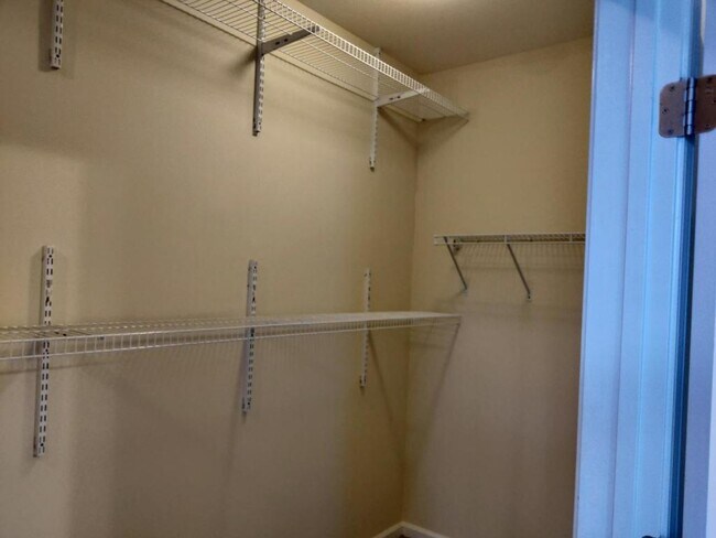 Building Photo - 128 Carolina Wren Ave