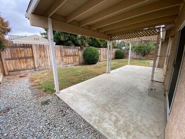 Building Photo - Coming soon, Beautiful Home located SE Visalia!