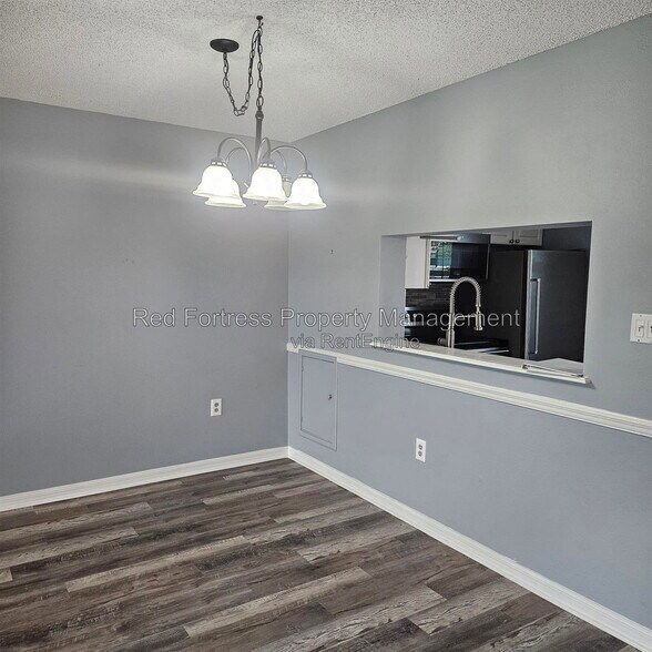 Building Photo - 1660 Pine Valley Dr