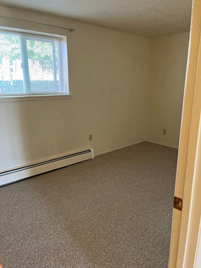 Building Photo - Downstairs Two Bedroom Apt in Bayfield