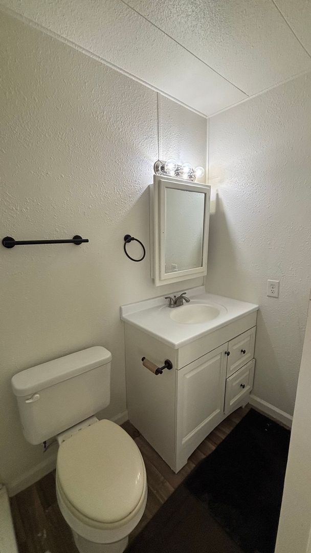 Building Photo - Updated 3 bedroom, 2 bathroom mobile!