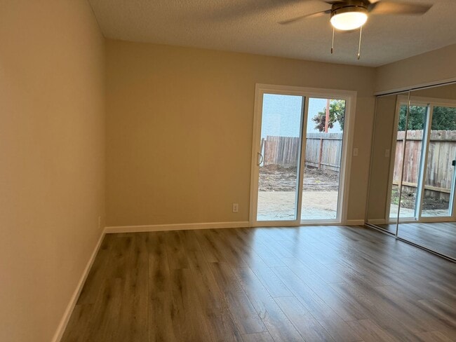 Building Photo - 5419 E Knoll Dr