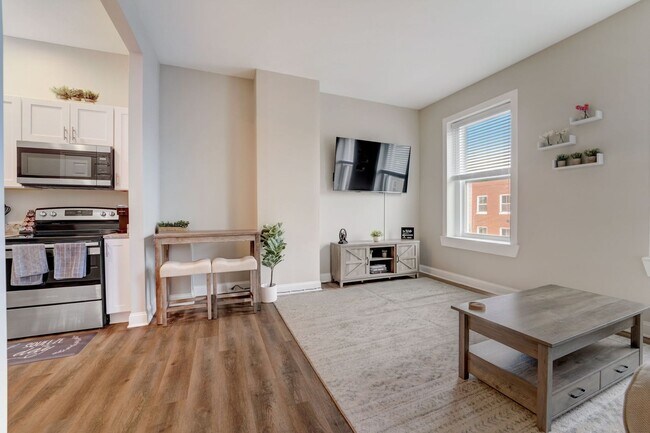 Building Photo - Calvert Street Unit 3 (N.)