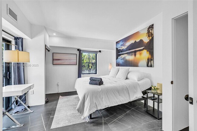 Building Photo - 560 NW 116th Terrace