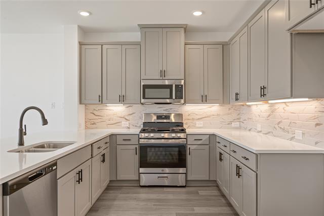 Building Photo - 9609 Dahlia Blvd