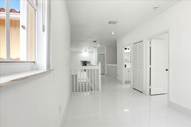 Building Photo - 3802 SW 165th Terrace