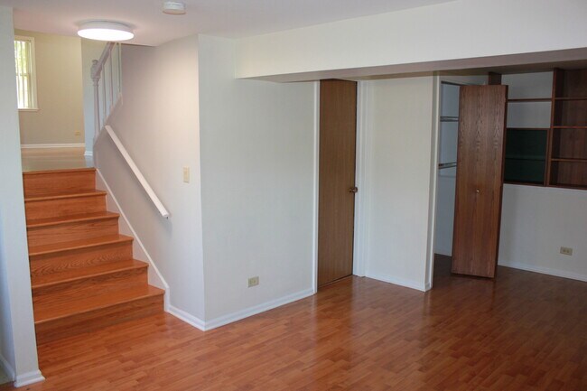 Building Photo - 410 Ashwood Ct