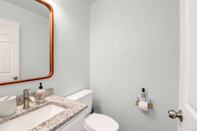 Building Photo - 406 Reba