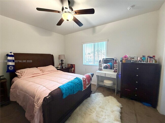 Building Photo - 5420 SW 13th Ct