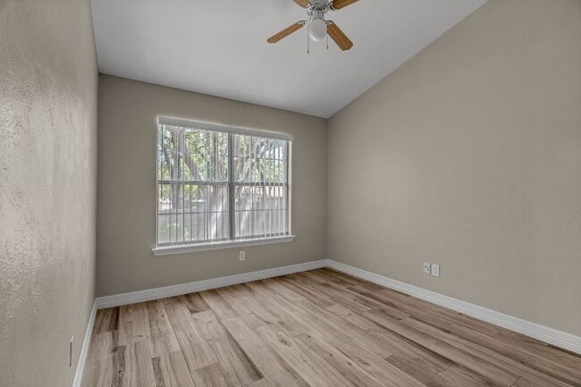 Building Photo - "Fantastic 3-Bedroom, 2 Bath Home in Prime...