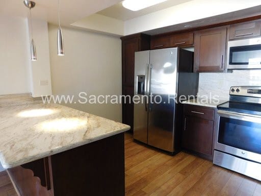 Building Photo - Spacious Updated 2bd/2ba Downtown Condo - Great Location!