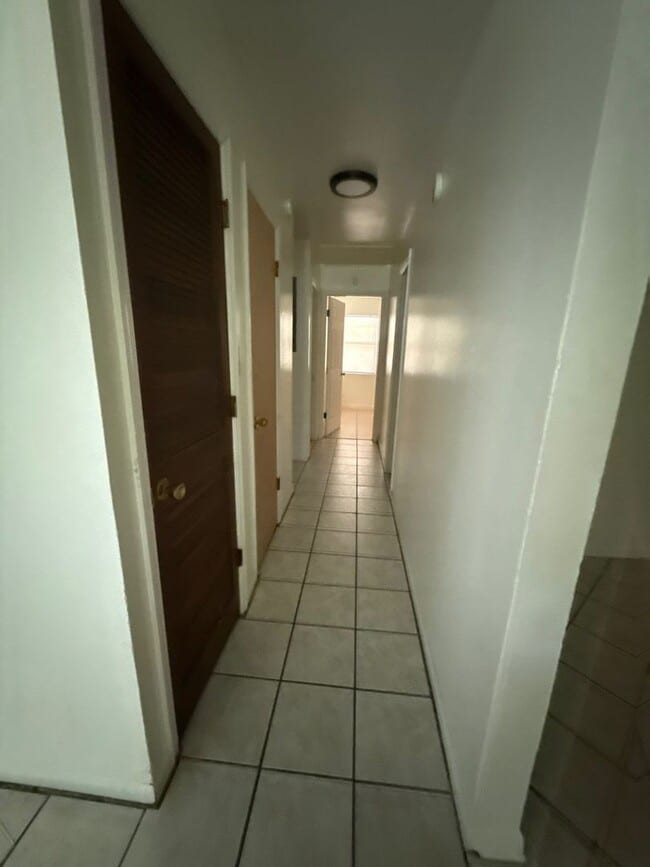 Building Photo - 4 bed/ 2.5 bath home, Walk to the stadium!...