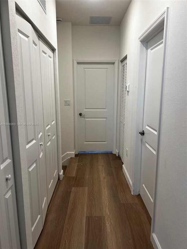 Building Photo - 2451 SE 28th St