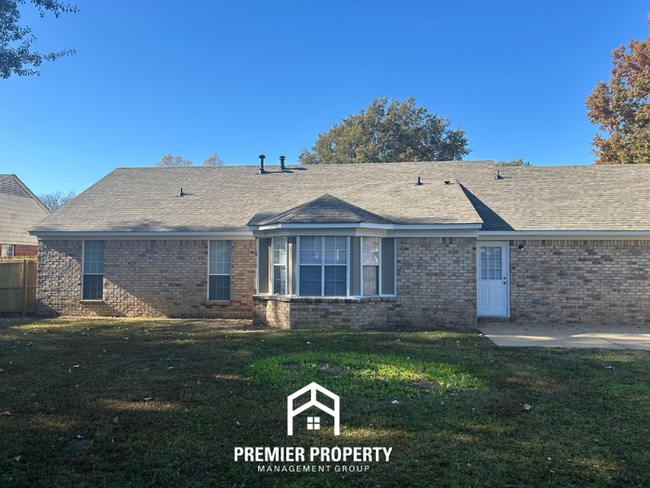 Building Photo - 7130 Redfern Dr