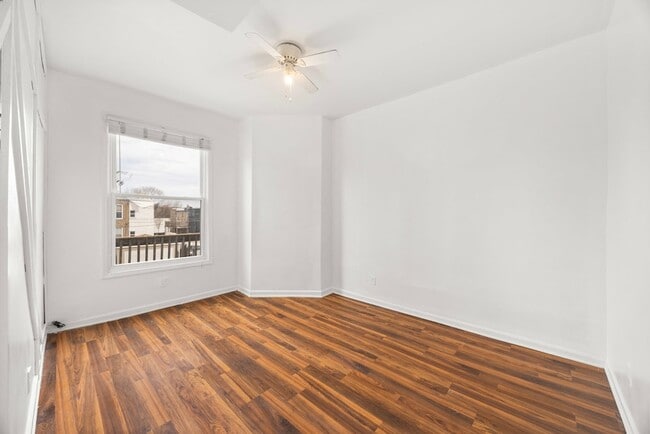 Building Photo - 6649 S Rhodes Ave